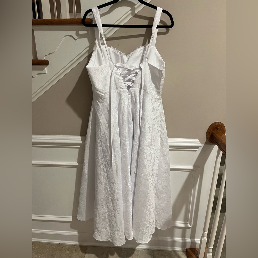 Pretty White Dress - Picture 5 of 9